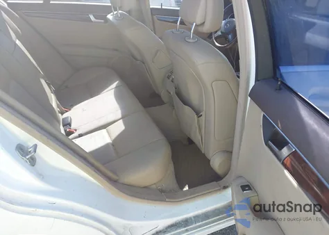 2014 Mercedes-Benz C 300 Luxury 4Matic из США, поврежденный, VIN WDDGF8AB8EA956782